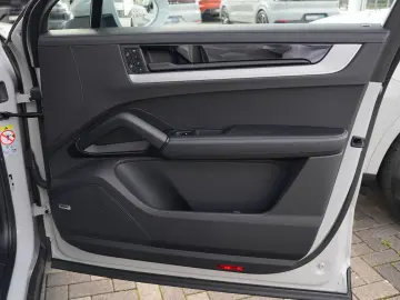 E-Hybrid Coupé INNODRIVE-PANO-SPORTABGAS-22TURBO