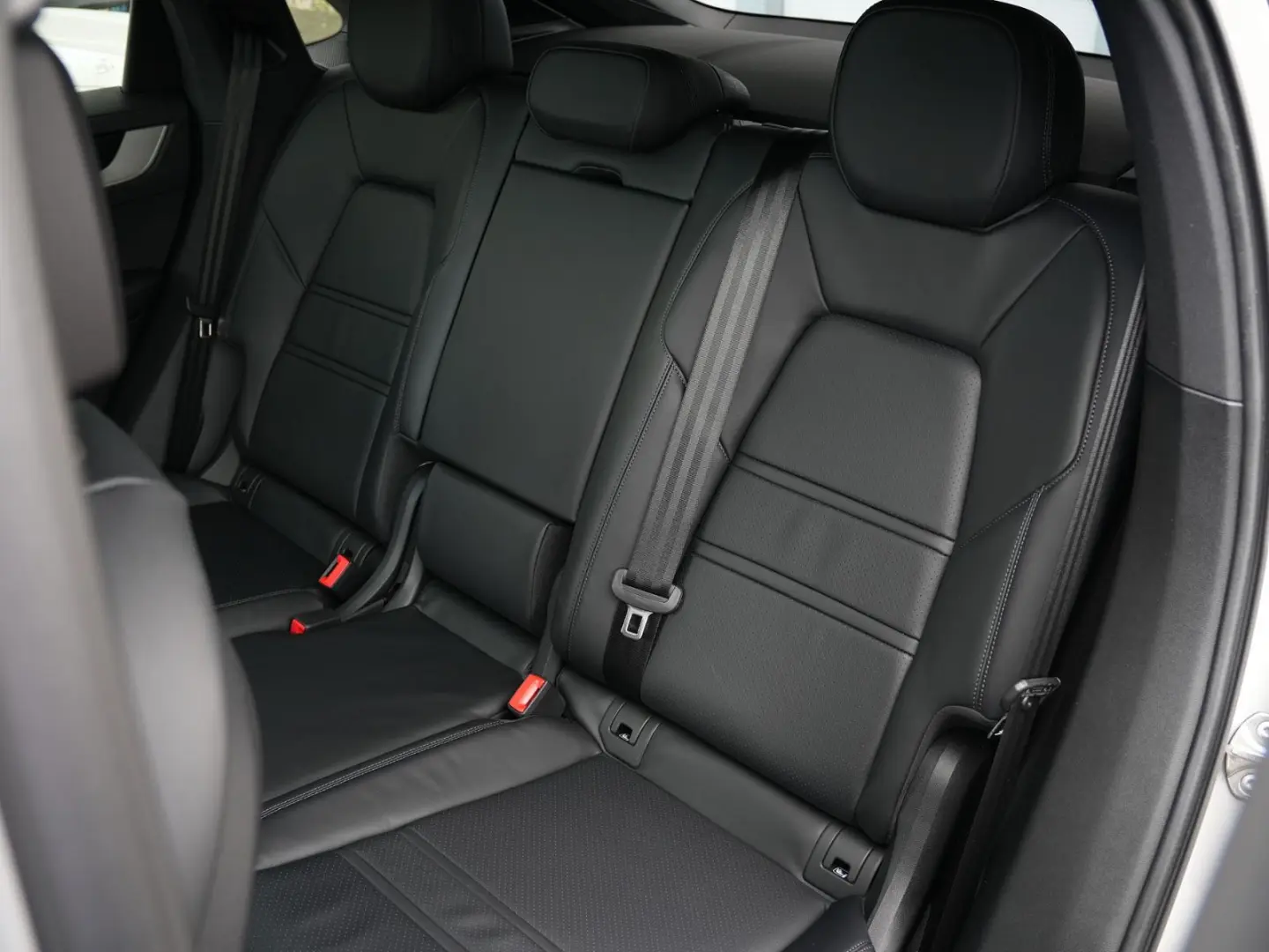 E-Hybrid Coupé INNODRIVE-PANO-SPORTABGAS-22TURBO