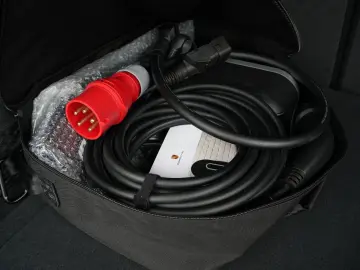 E-Hybrid Coupé INNODRIVE-PANO-SPORTABGAS-22TURBO