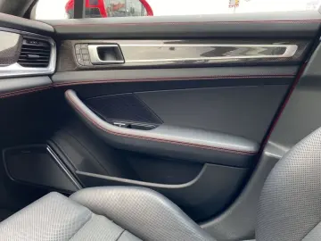 Panamera GTS  Burmester  HA-Lenkung