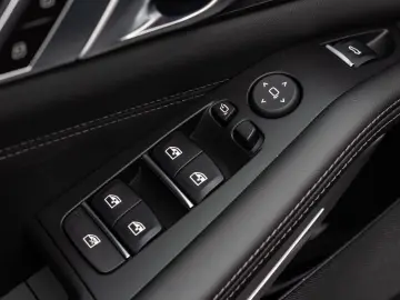 X5 xDrive 40i M Sport  SOFTCLOSE PANO HUD LASER