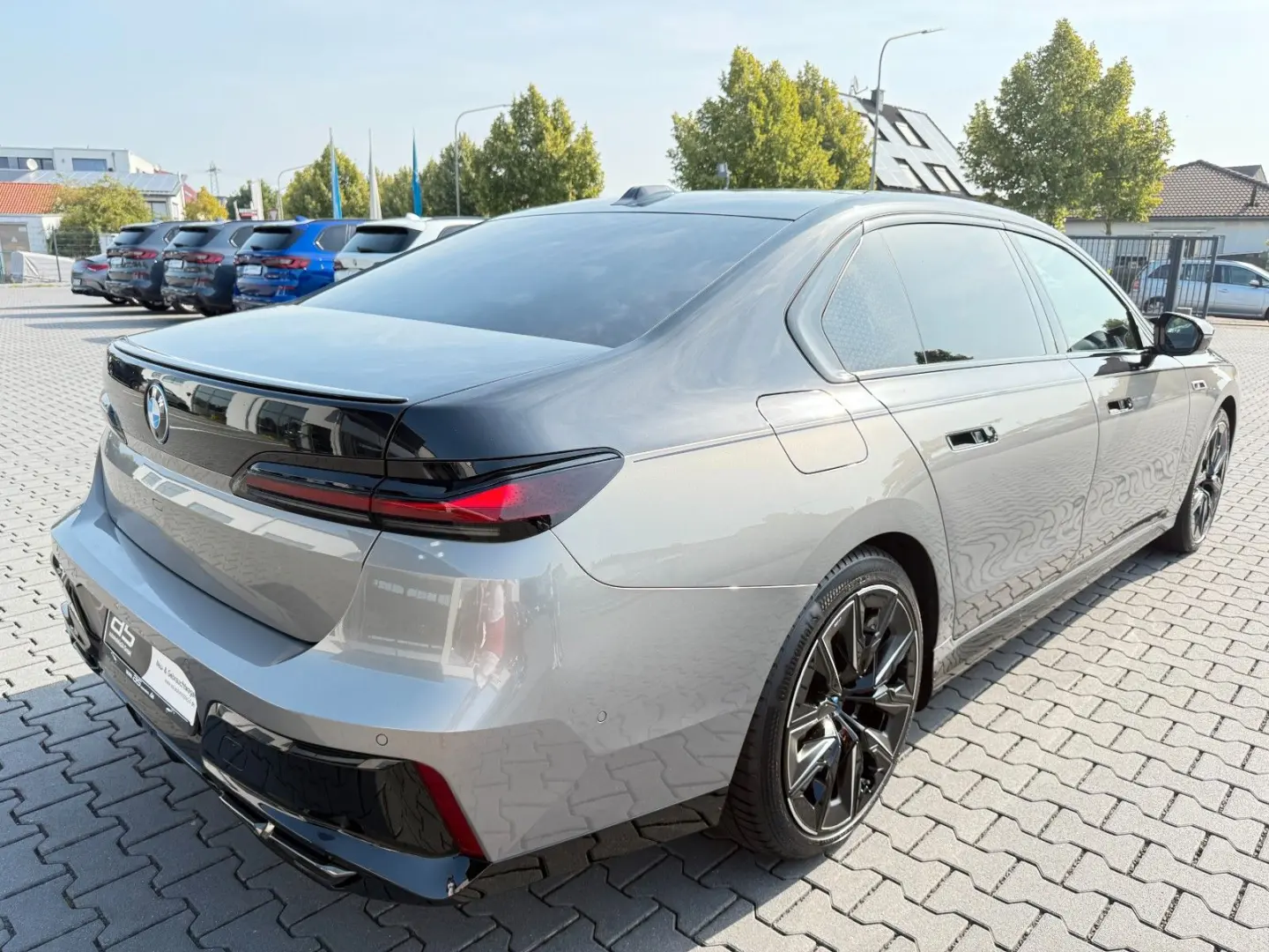 M760e xDrive Two Tone Individual 3xTV SkyLounge