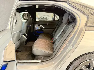 M760e xDrive Two Tone Individual 3xTV SkyLounge