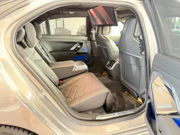 M760e xDrive Two Tone Individual 3xTV SkyLounge
