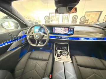 M760e xDrive Two Tone Individual 3xTV SkyLounge