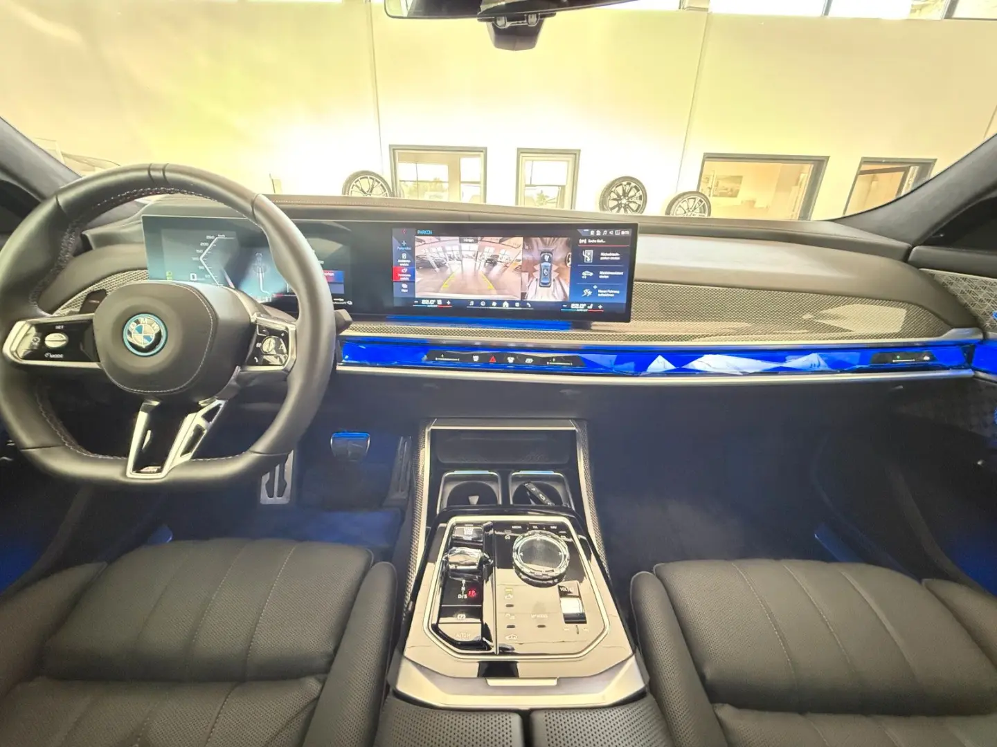 M760e xDrive Two Tone Individual 3xTV SkyLounge