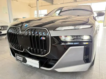 M760e xDrive Two Tone Individual 3xTV SkyLounge