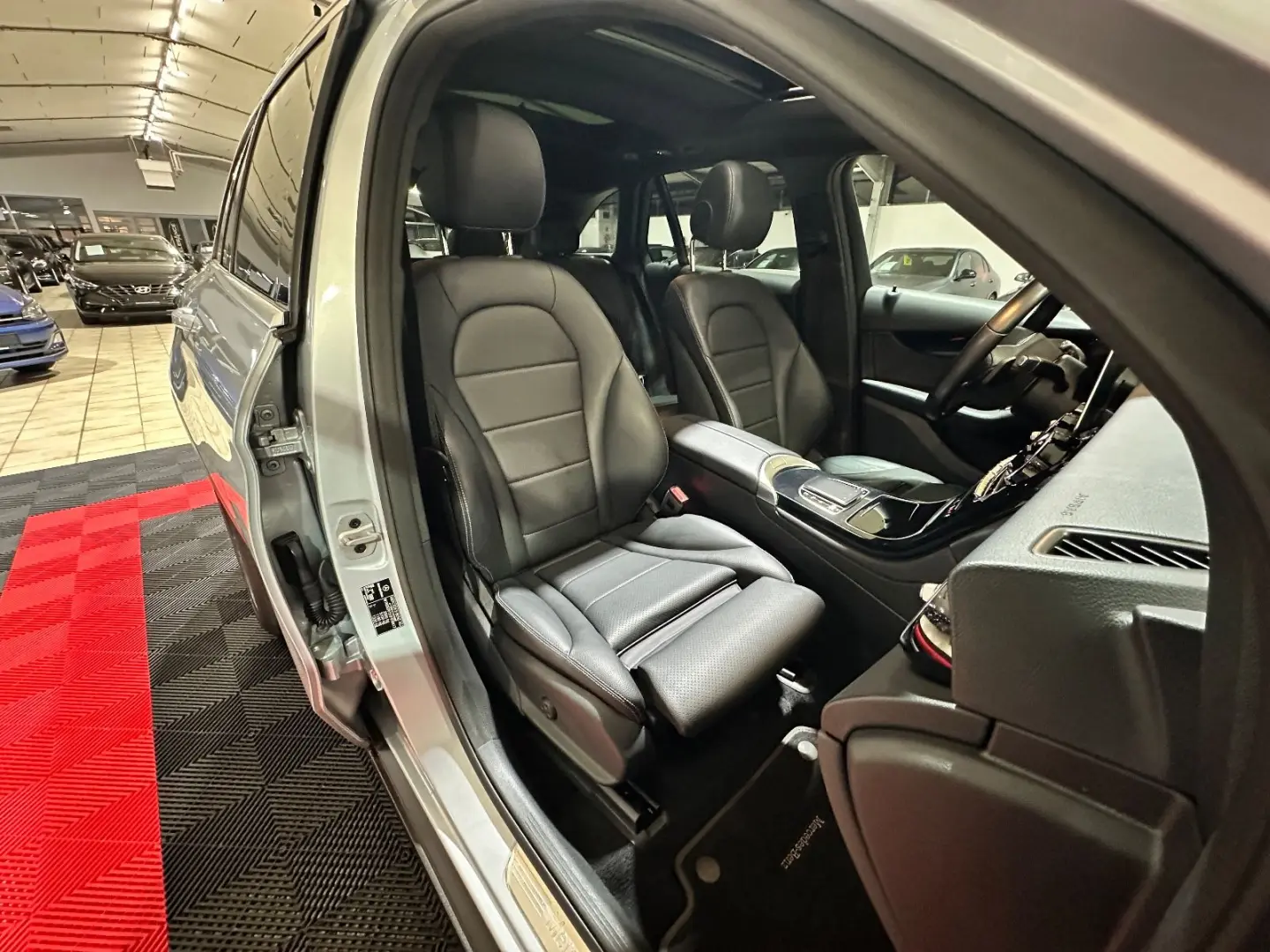 GLC 220 d 4Matic PANO KAMERA LED MBUX