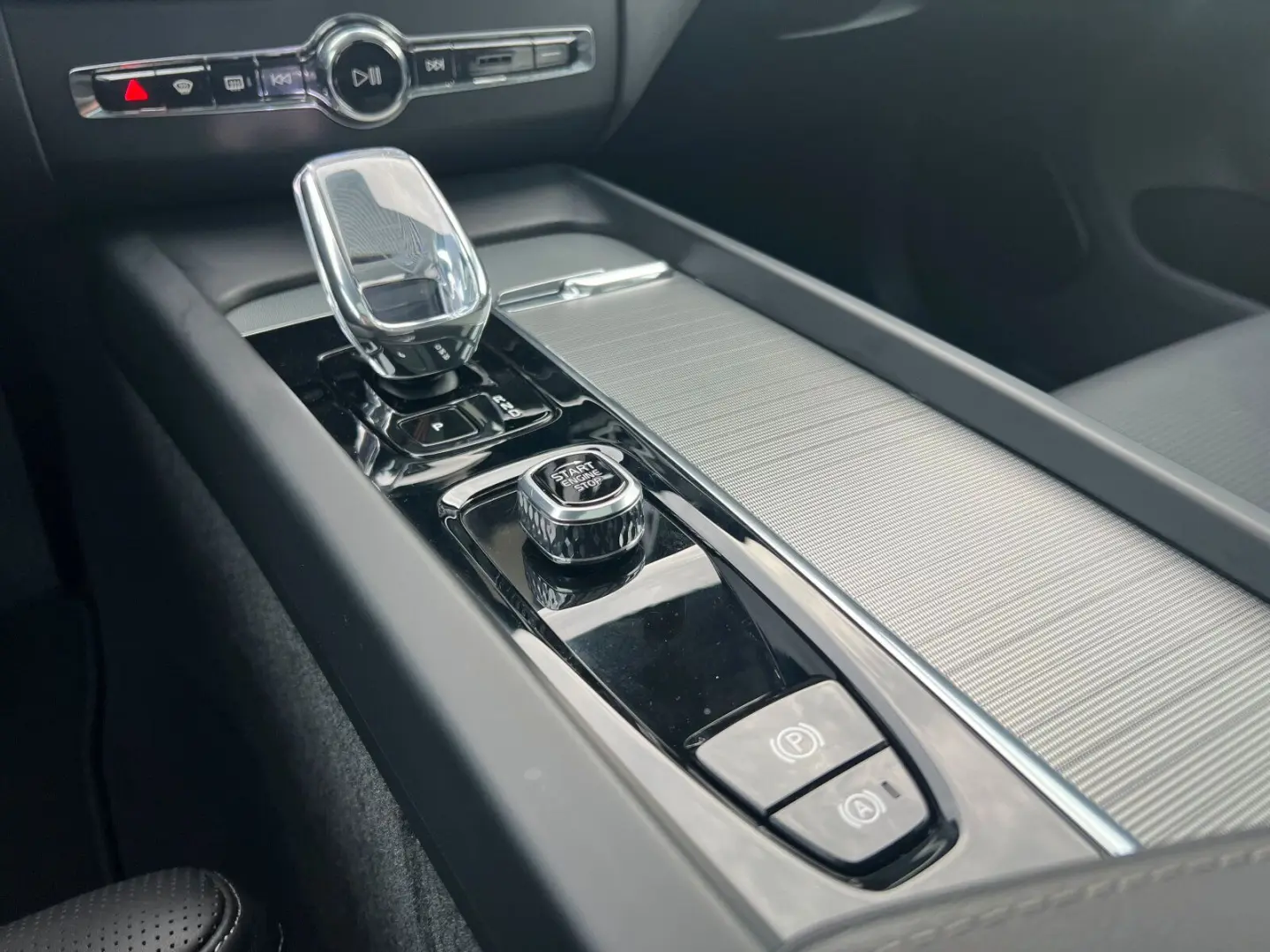 XC60 T8 Plus Black Edition HEAD UP LED