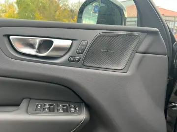 XC60 T8 Plus Black Edition HEAD UP LED