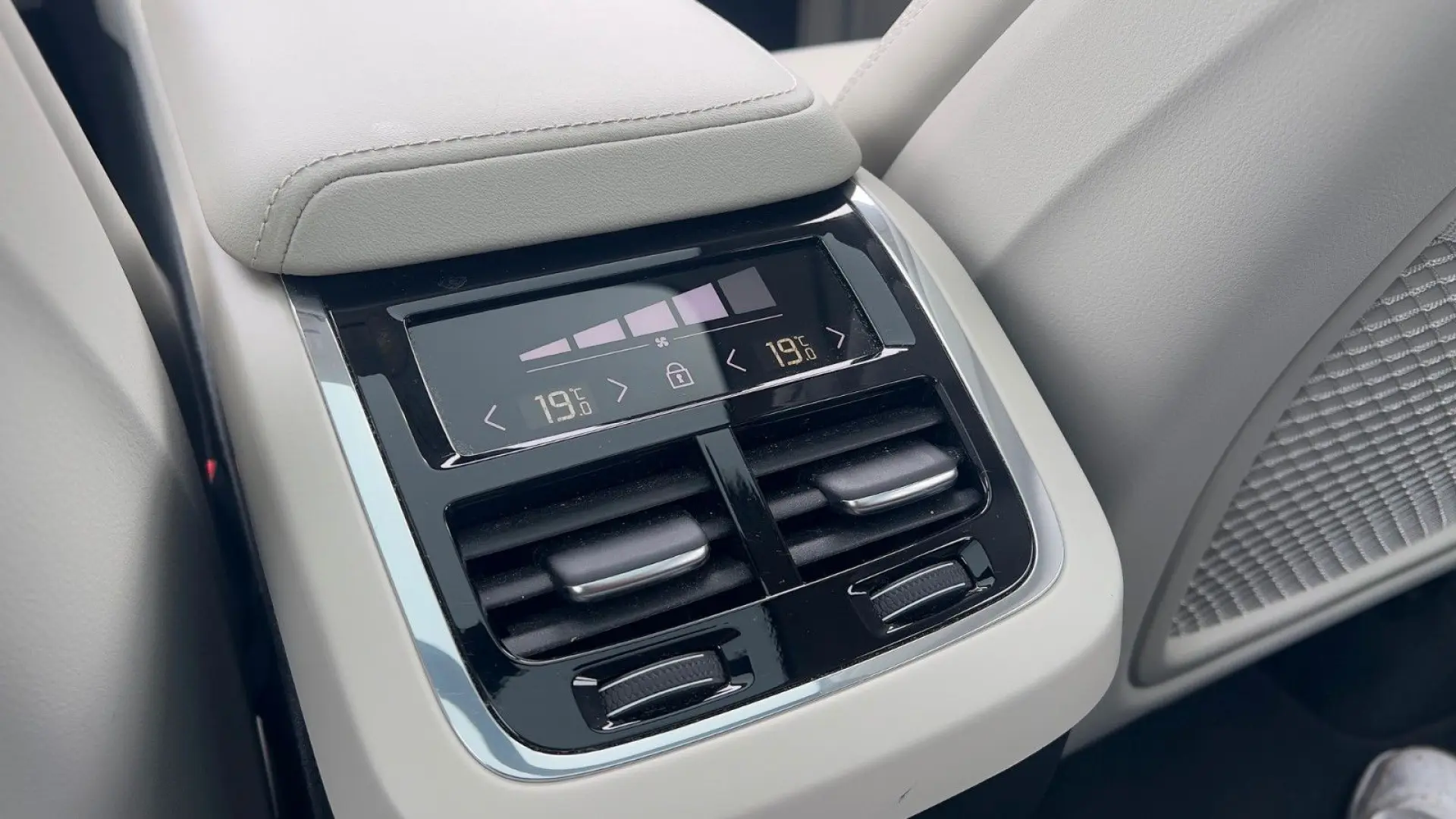 XC60 B5 D Ultimate Bright AWD AHK Massage