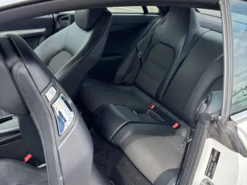 Mercedes-Benz E 200 CGI BlueEfficiency Avantgarde