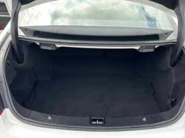 Mercedes-Benz E 200 CGI BlueEfficiency Avantgarde