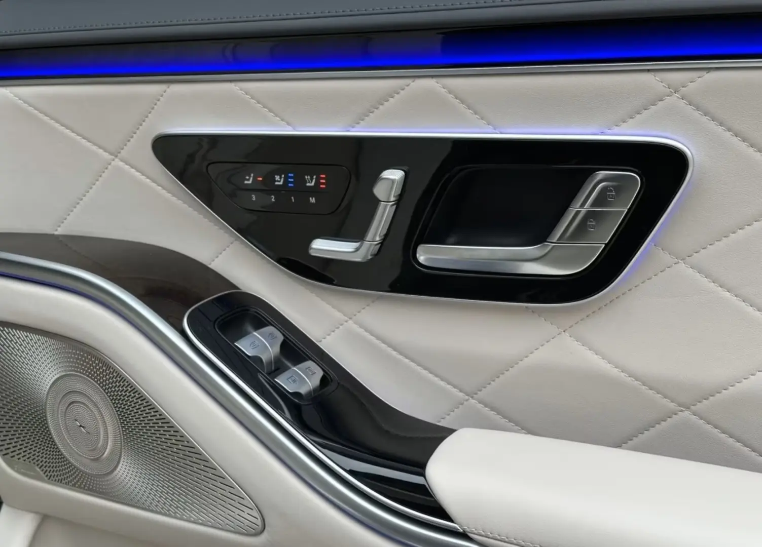S 580 4M L AMG Panorama 3D Burmester E-ACTIVE Body