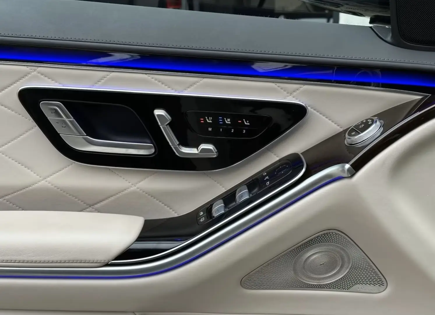 S 580 4M L AMG Panorama 3D Burmester E-ACTIVE Body