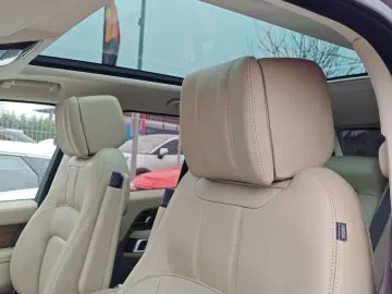 Range Rover Vogue 4.4 Diesel 340cp la COMANDA