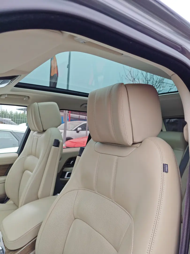 Range Rover Vogue 4.4 Diesel 340cp la COMANDA