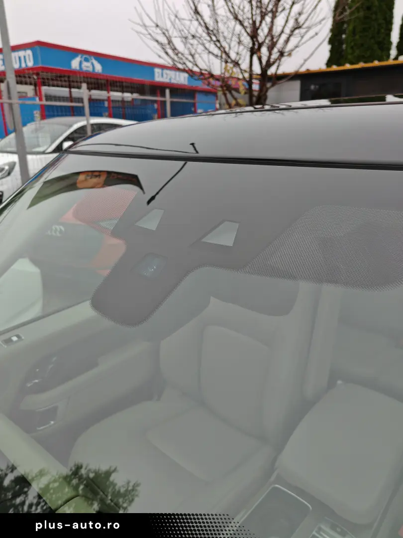 Range Rover Vogue 4.4 Diesel 340cp la COMANDA