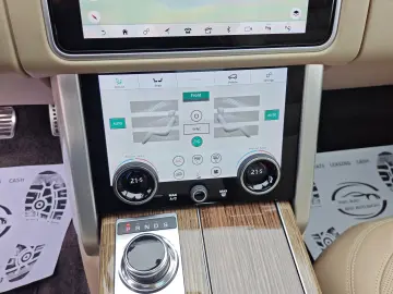 Range Rover Vogue 4.4 Diesel 340cp la COMANDA