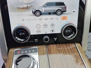 Range Rover Vogue 4.4 Diesel 340cp la COMANDA