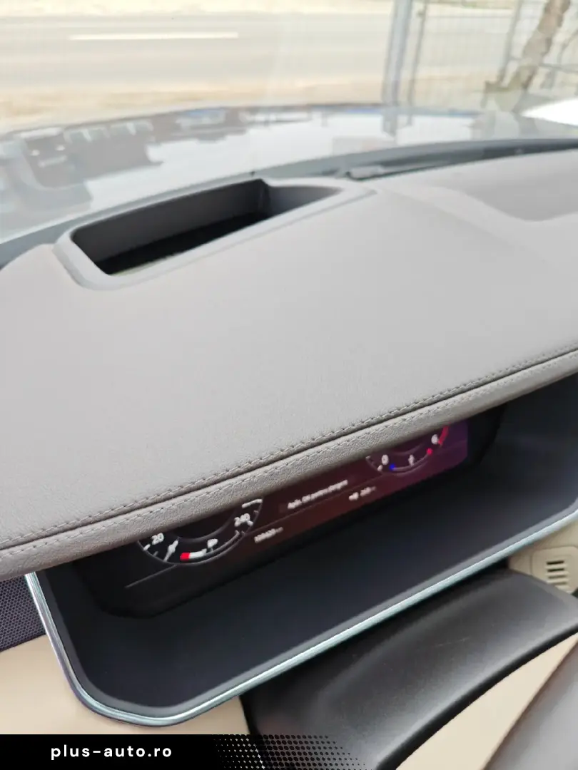 Range Rover Vogue 4.4 Diesel 340cp la COMANDA