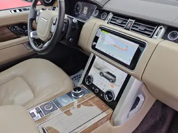 Range Rover Vogue 4.4 Diesel 340cp la COMANDA