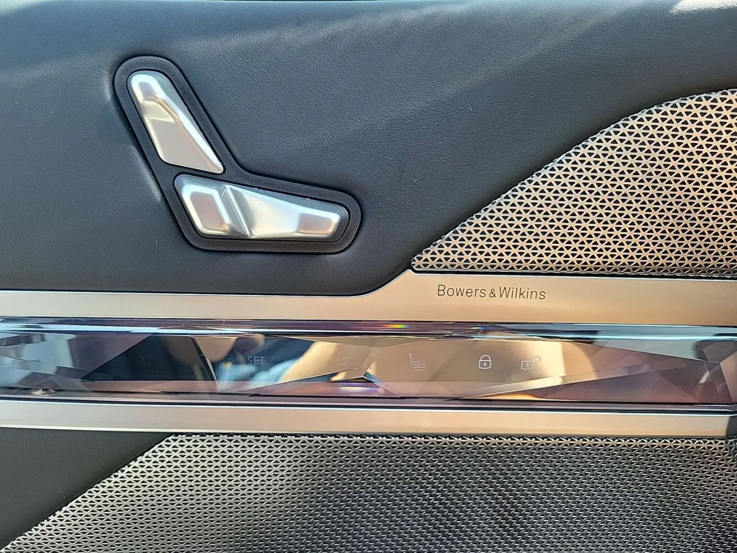 740d xDrive Lim M SPORT ExecutiveLoungeP Massage