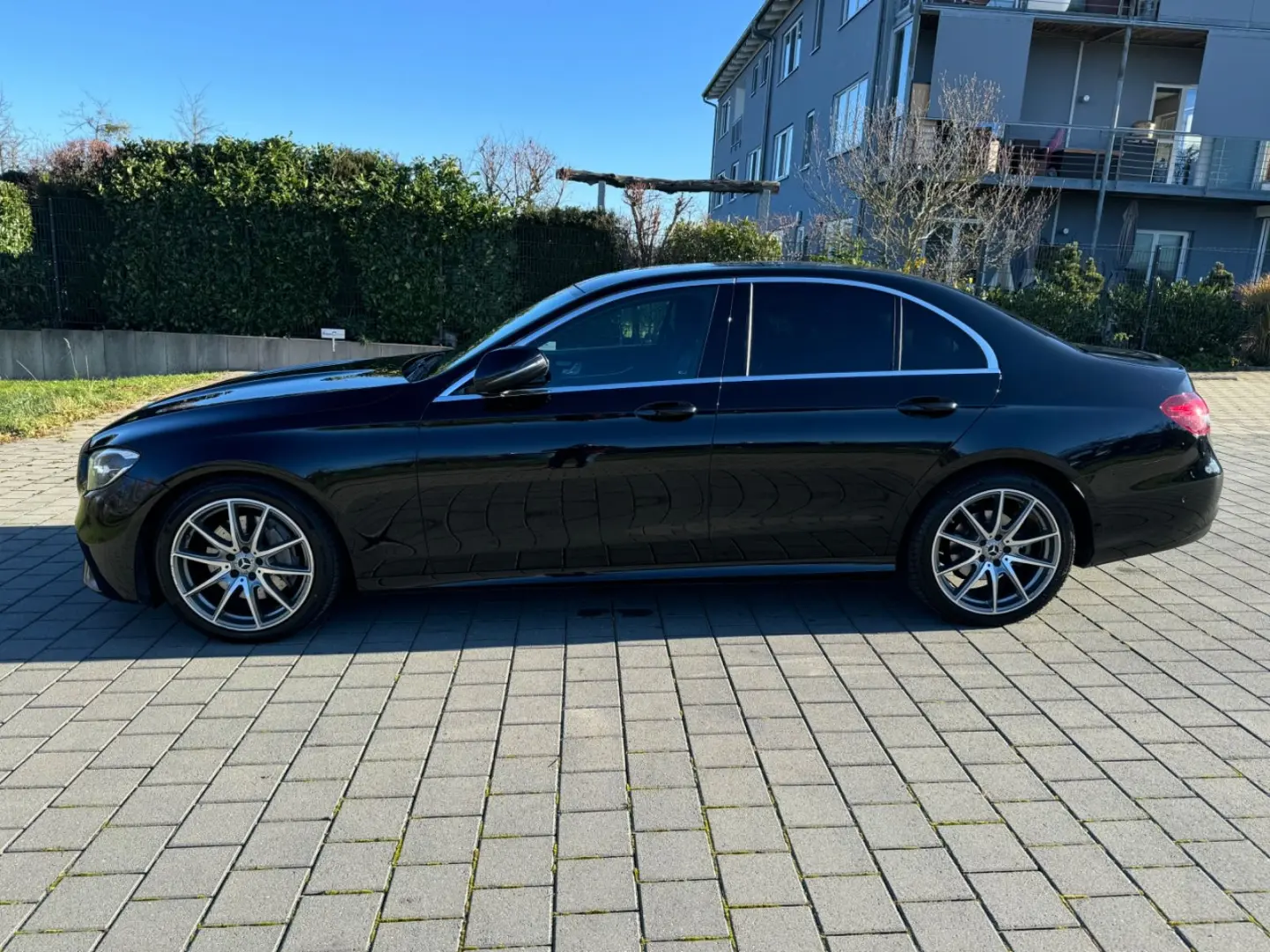 E 220d AMG WIDESCREEN NAVI LEDER XENON