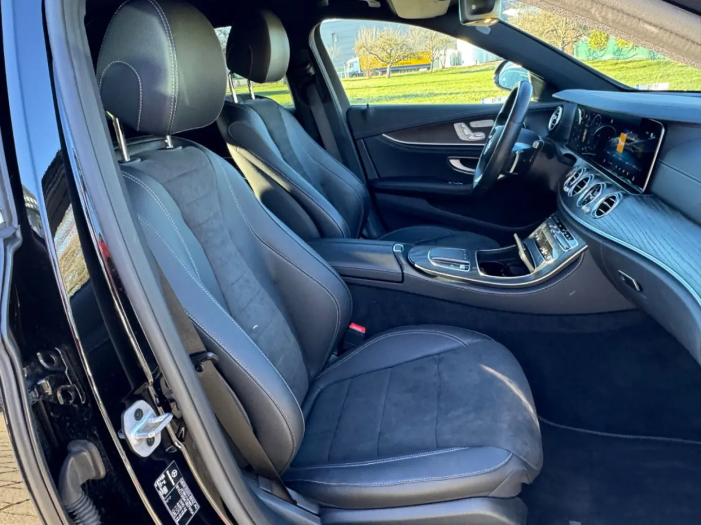 E 220d AMG WIDESCREEN NAVI LEDER XENON