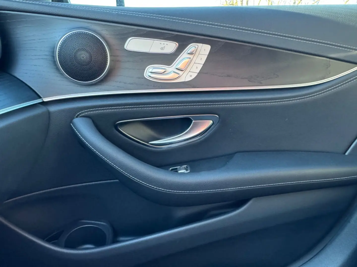 E 220d AMG WIDESCREEN NAVI LEDER XENON