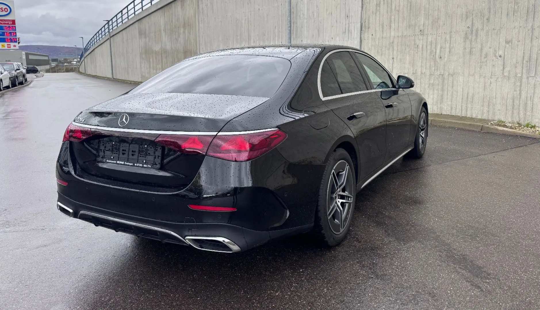 E 220 d Lim AMG-Line Distr Digi-LED 360 AHK Nav