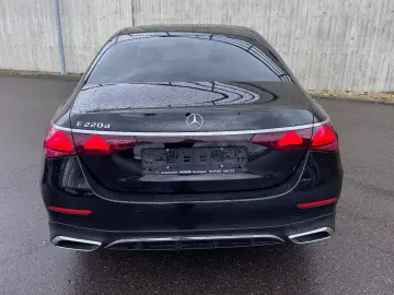 E 220 d Lim AMG-Line Distr Digi-LED 360 AHK Nav