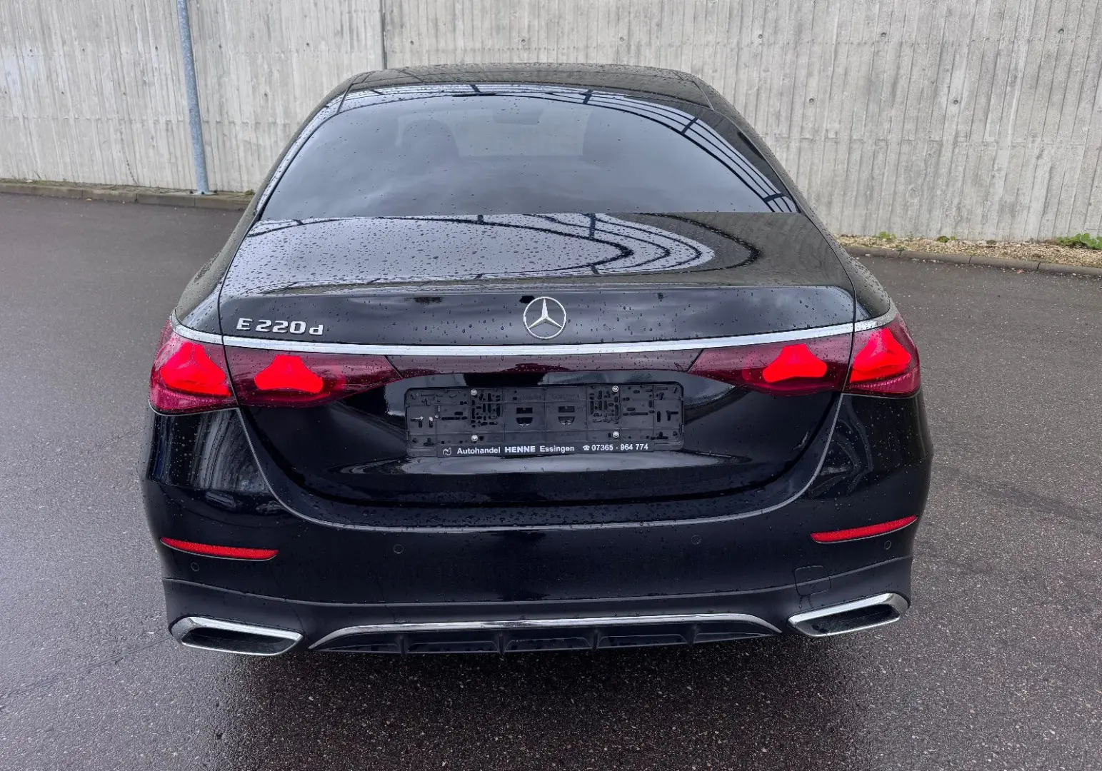 E 220 d Lim AMG-Line Distr Digi-LED 360 AHK Nav