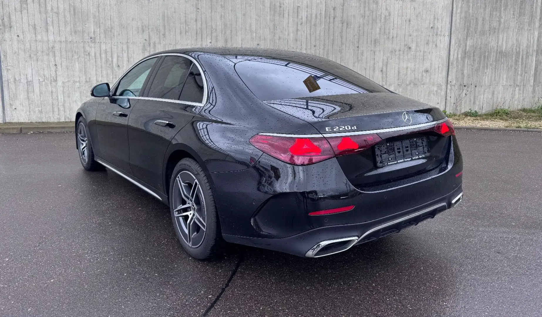 E 220 d Lim AMG-Line Distr Digi-LED 360 AHK Nav