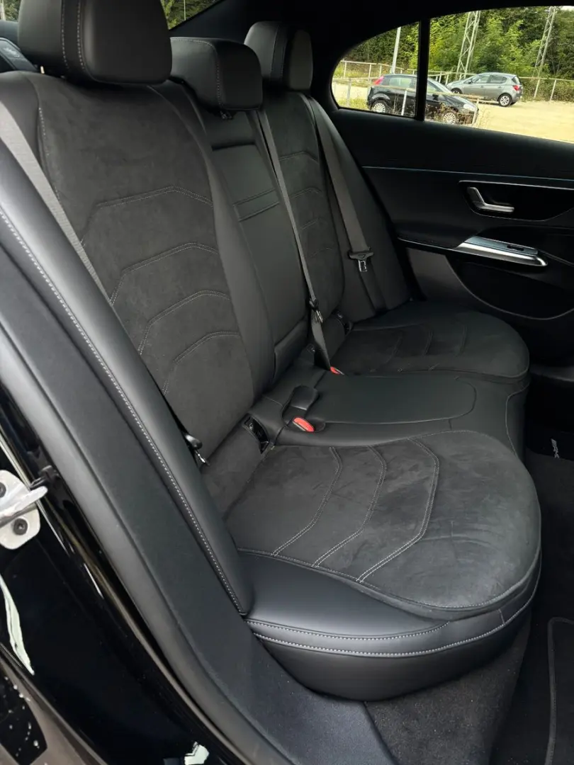 E 220 d Lim AMG-Line Distr Digi-LED 360 AHK Nav