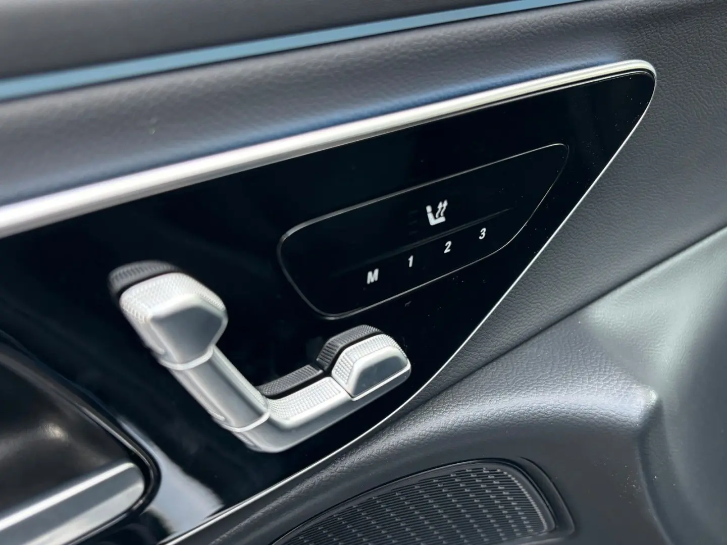 E 220 d Lim AMG-Line Distr Digi-LED 360 AHK Nav