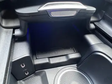 E 220 d Lim AMG-Line Distr Digi-LED 360 AHK Nav