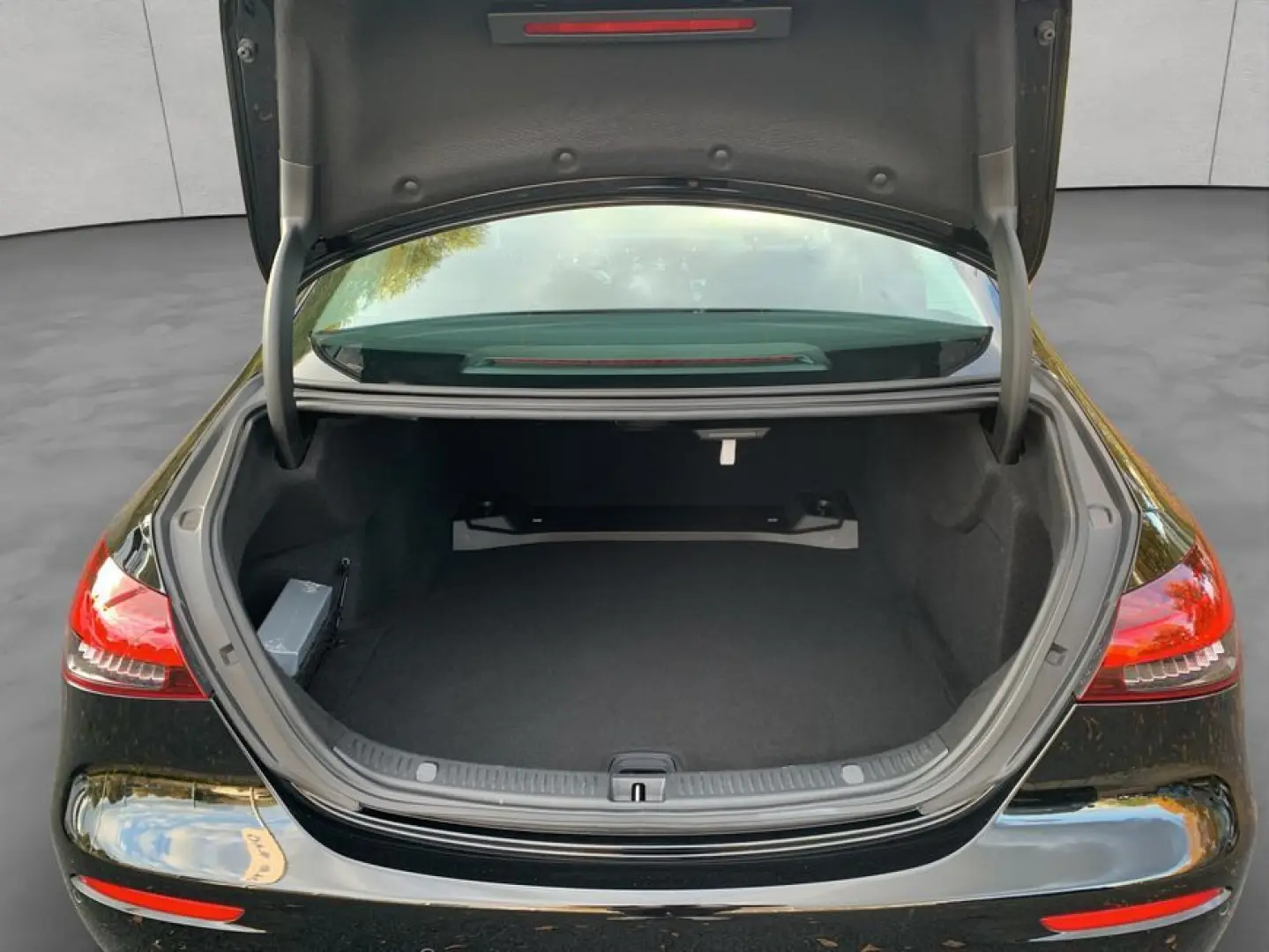 E 220 d 9G Avantgarde AHK Multibeam