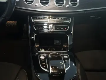 E 220 CDI AMG line PANO KAMERA TOT WINKEL SUND S