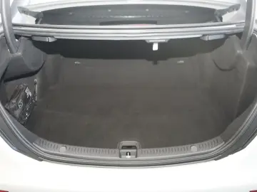 E 220 CDI AMG line PANO KAMERA TOT WINKEL SUND S