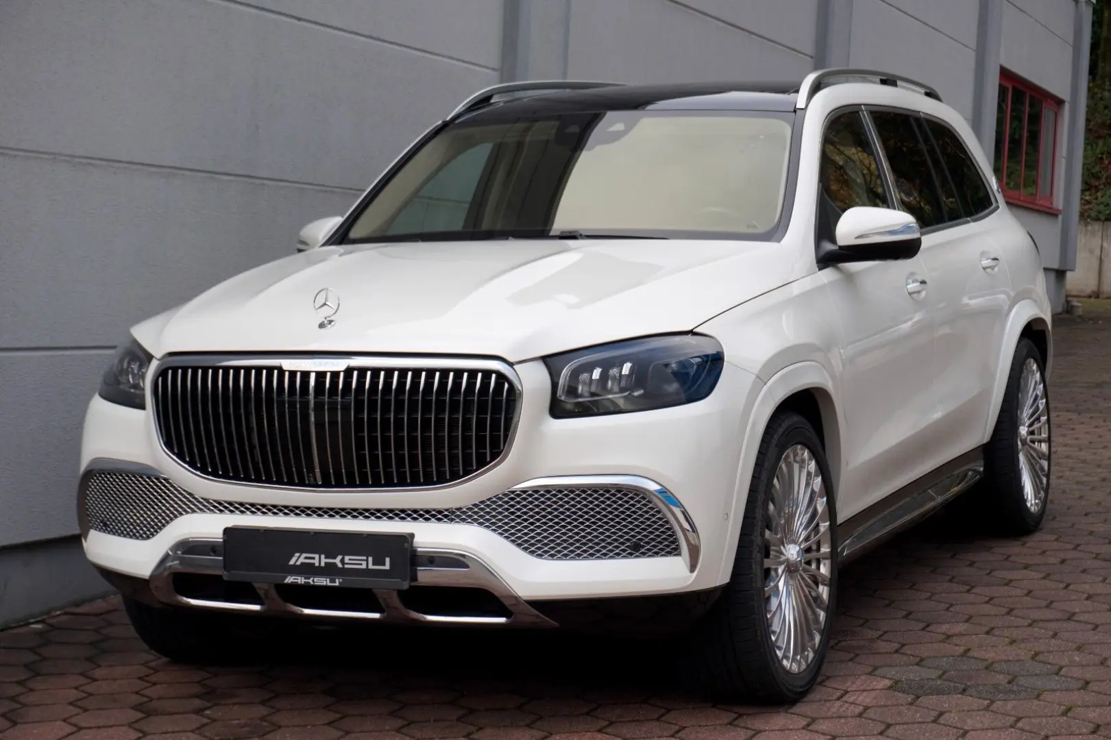 Maybach GLS 600 MANUFAKTUR FIRSTCLASS FOND TV 23