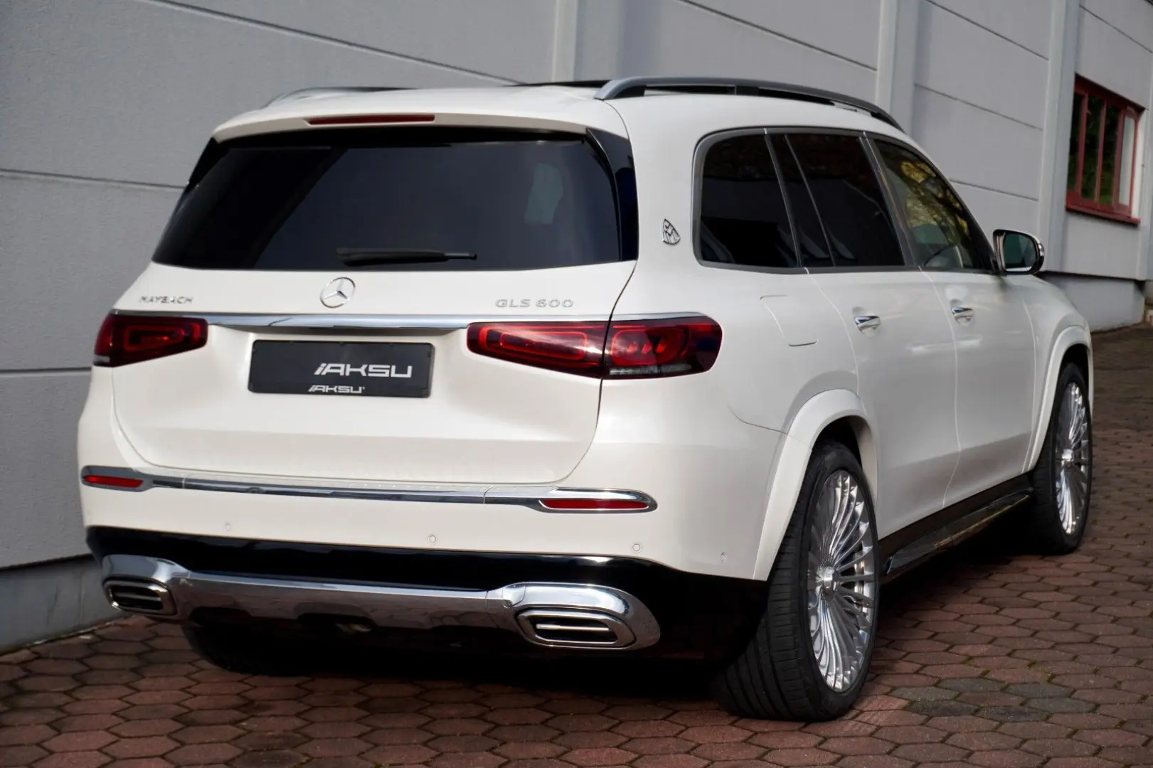 Maybach GLS 600 MANUFAKTUR FIRSTCLASS FOND TV 23