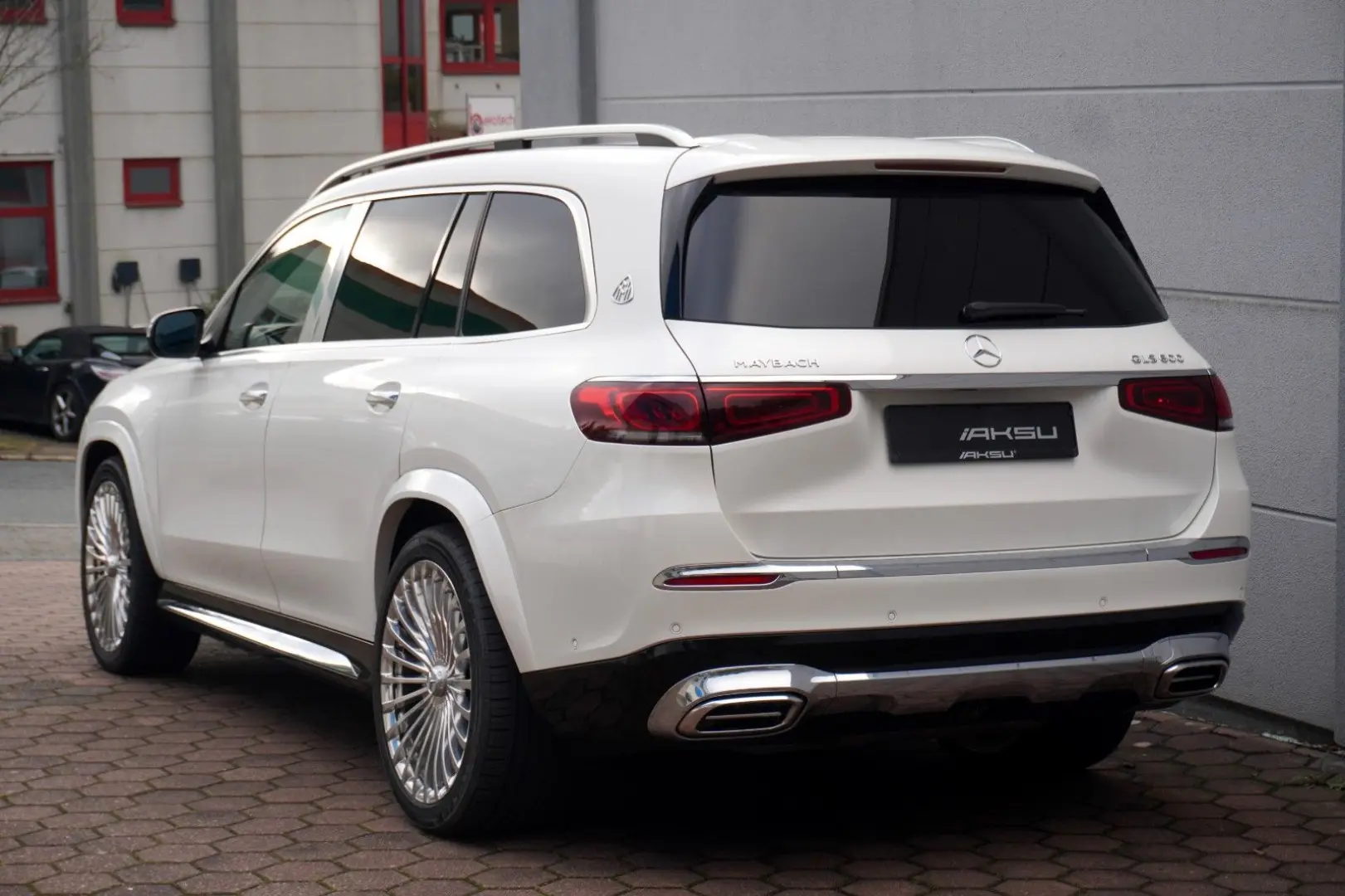 Maybach GLS 600 MANUFAKTUR FIRSTCLASS FOND TV 23