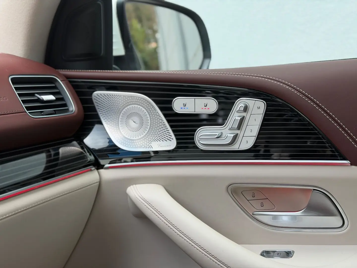 Maybach GLS 600 MANUFAKTUR FIRSTCLASS FOND TV 23