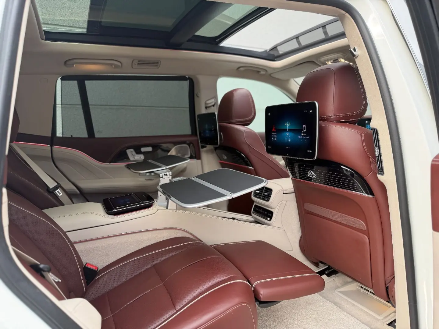 Maybach GLS 600 MANUFAKTUR FIRSTCLASS FOND TV 23