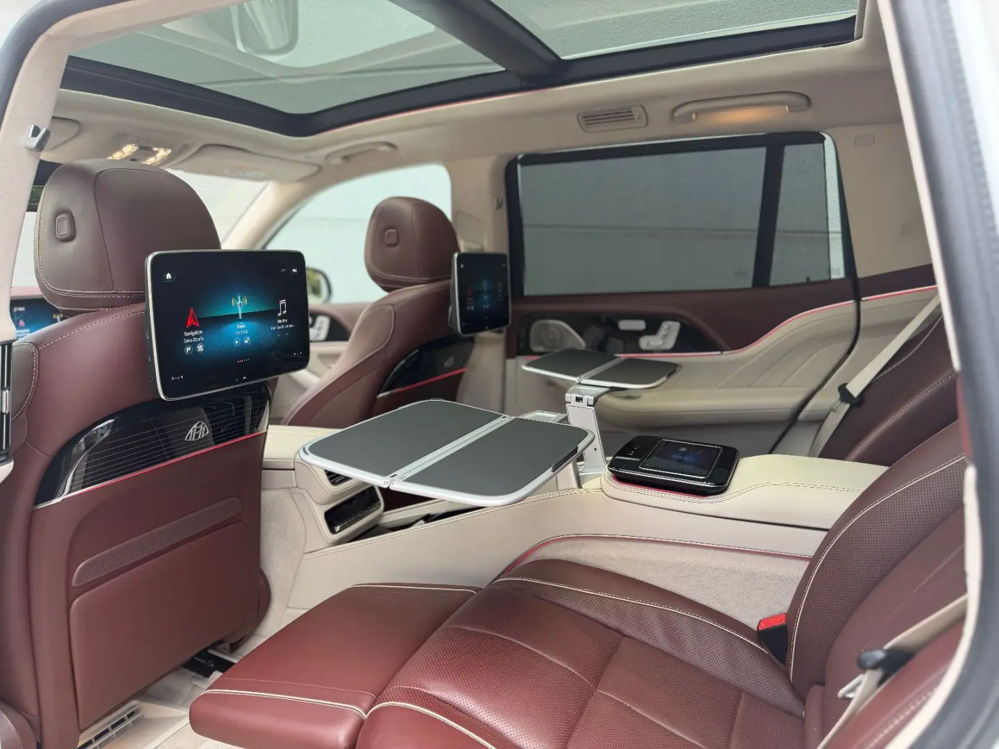 Maybach GLS 600 MANUFAKTUR FIRSTCLASS FOND TV 23