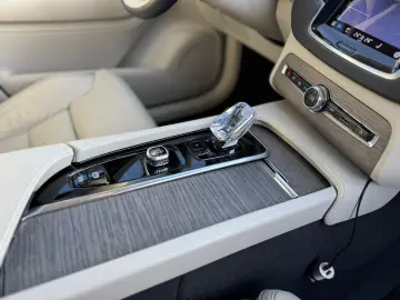 Volvo XC 90 B5 MHEV AWD 7 locuri Ultimate Bright