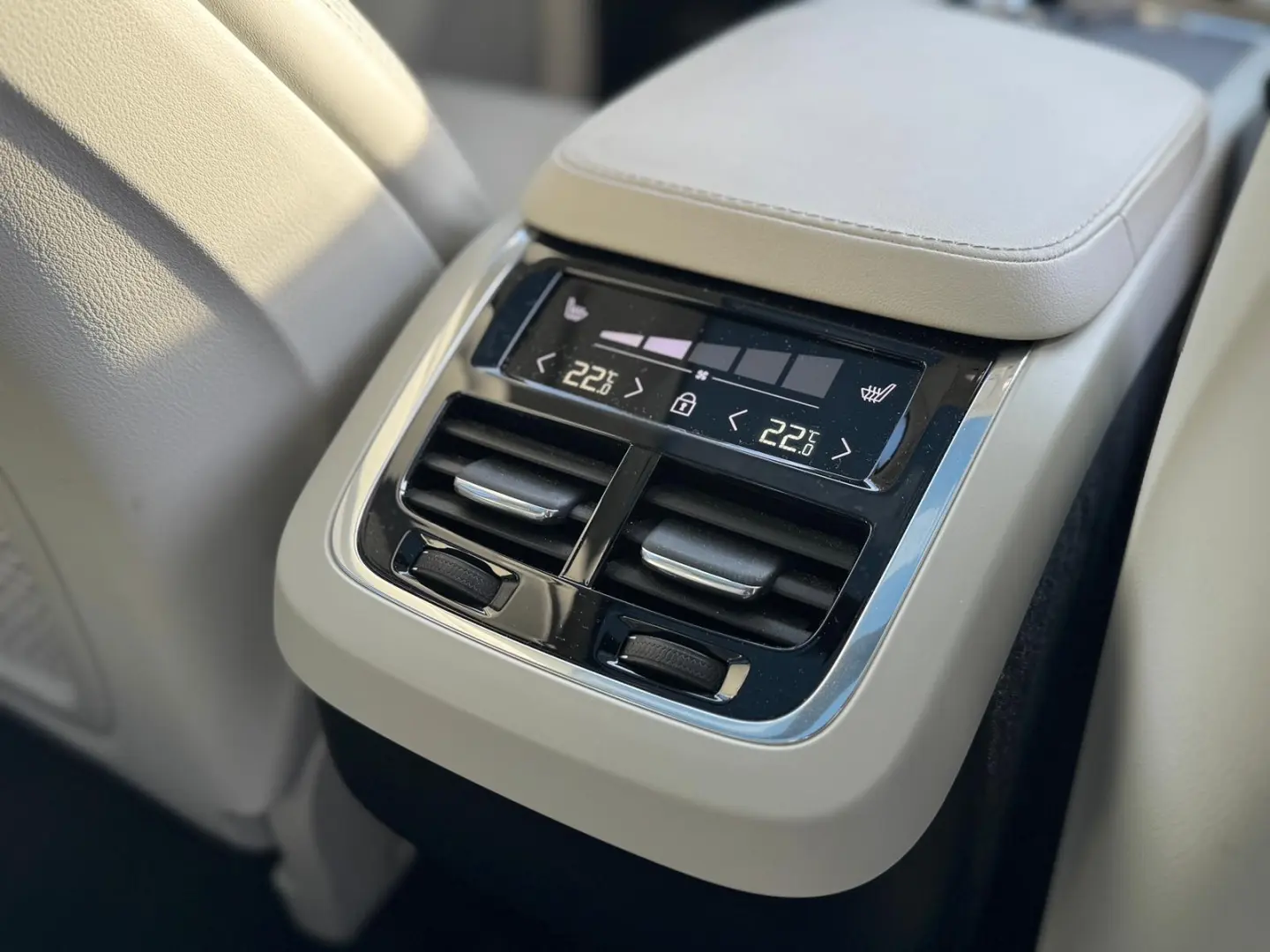 Volvo XC 90 B5 MHEV AWD 7 locuri Ultimate Bright