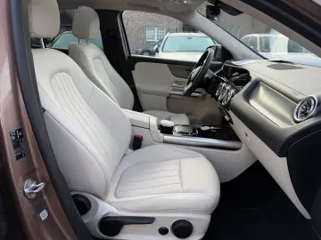 GLA 220 d 4M 8G-DCT  HUD 360 K DTR Q MultiBeam