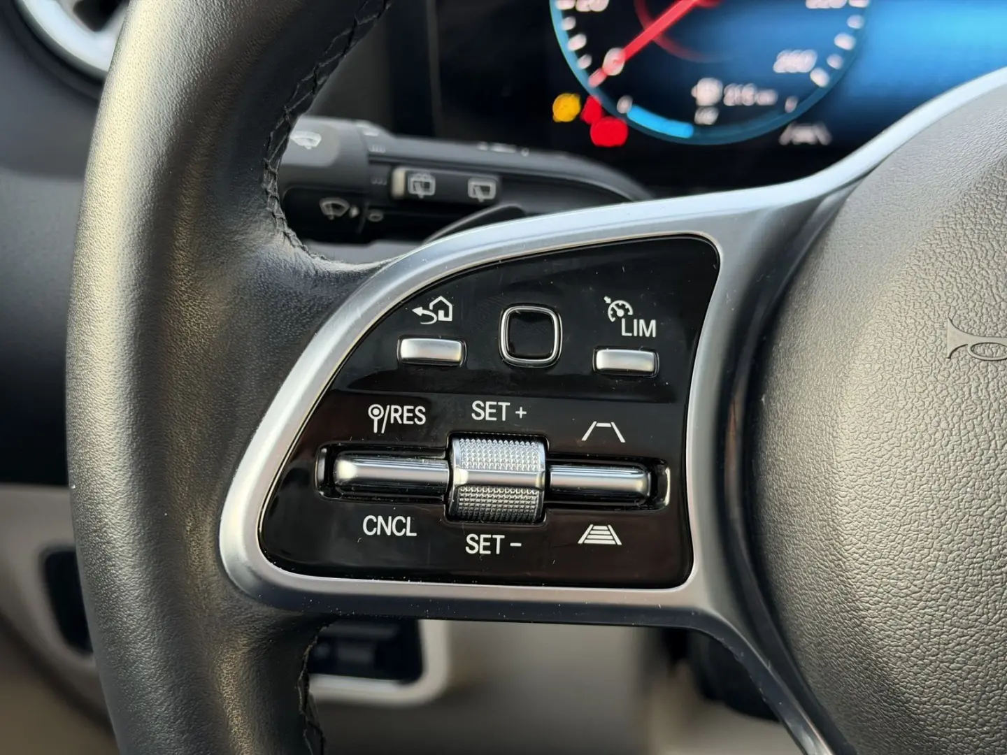 GLA 220 d 4M 8G-DCT  HUD 360 K DTR Q MultiBeam